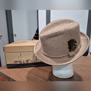 NIB Vintage Hush Puppies Brand Fedora/Trilby Hat W/ Feather